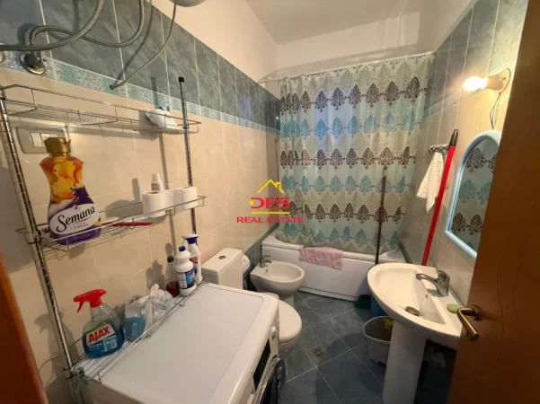 Vlore, shitet apartament 2+1+Ballkon Kati 5, 132 m² 135.000 € (Rruga Enver Jaho)