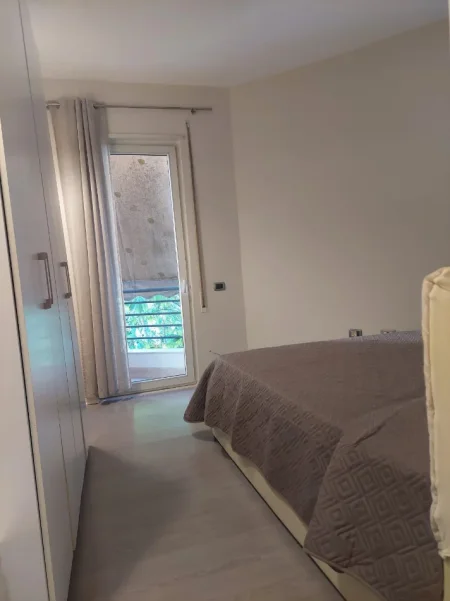 Tirane, jepet me qera apartament 1+1 Kati 2, 60 m² 600 € (Rruga Budi mbi Liceun Artistik)