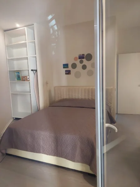 Tirane, jepet me qera apartament 1+1 Kati 2, 60 m² 600 € (Rruga Budi mbi Liceun Artistik)