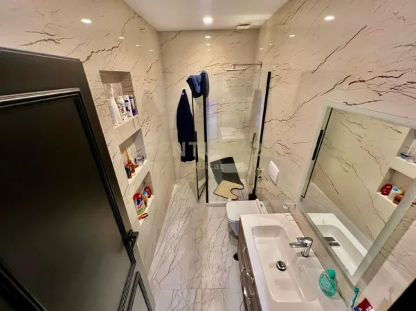 Tirane, shitet apartament 3+1+Ballkon Kati 7, 202 m² 548.000 € (xhenfize keko)
