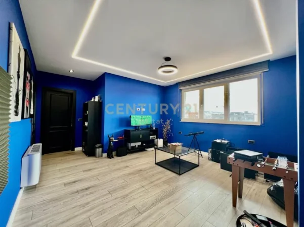 Tirane, shitet apartament 3+1+Ballkon Kati 7, 202 m² 548.000 € (xhenfize keko)