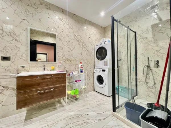 Tirane, shitet apartament 3+1+Ballkon Kati 7, 202 m² 548.000 € (xhenfize keko)