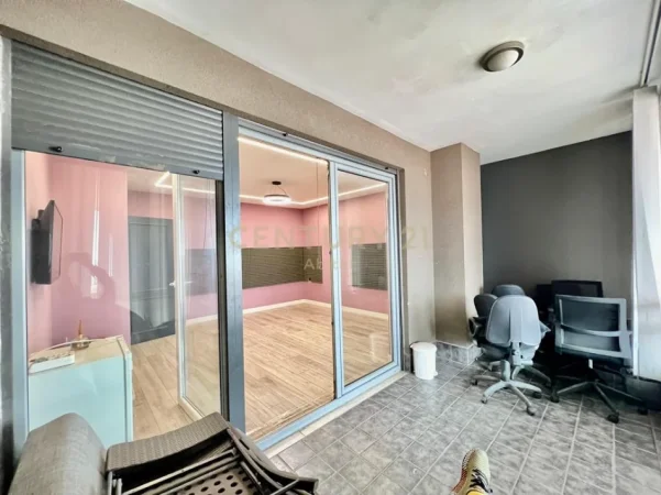 Tirane, shitet apartament 3+1+Ballkon Kati 7, 202 m² 548.000 € (xhenfize keko)