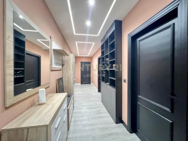Tirane, shitet apartament 3+1+Ballkon Kati 7, 202 m² 548.000 € (xhenfize keko)