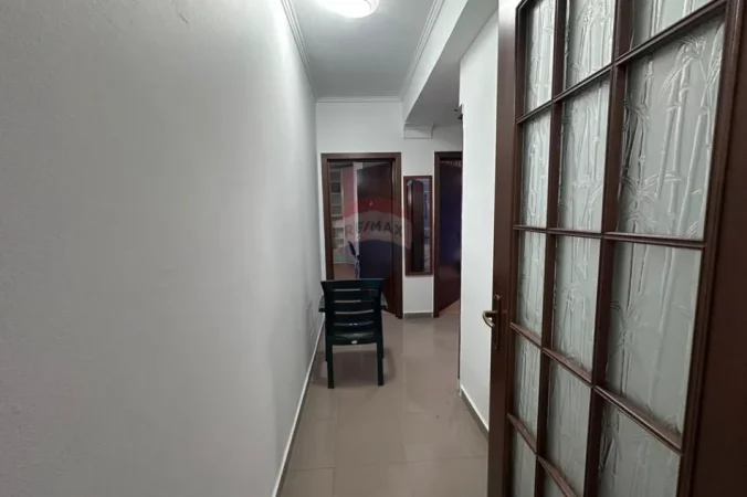 Tirane, jepet me qera apartament 2+1 Kati 7, 110 m² 1.200 € 