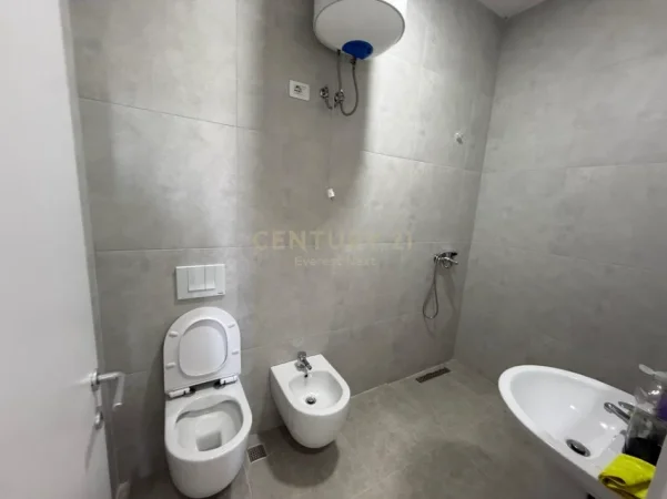 Tirane, jepet me qera apartament 2+1 Kati 9, 80 m² 700 € (5 maji)