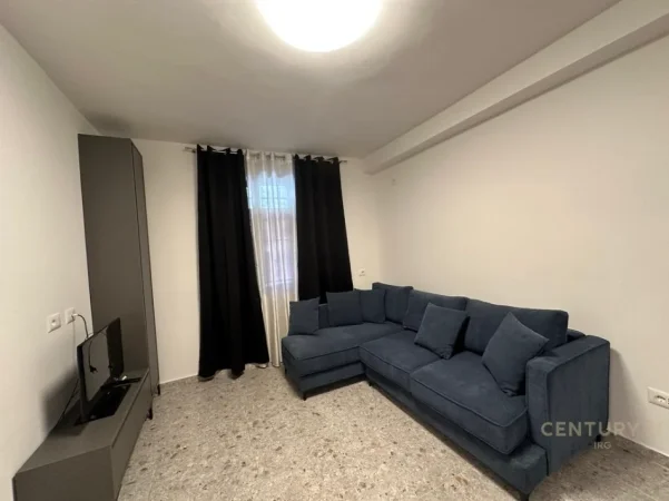Tirane, jepet me qera apartament 1+1 Kati 1, 50 m² 600 € (zogu i zi)