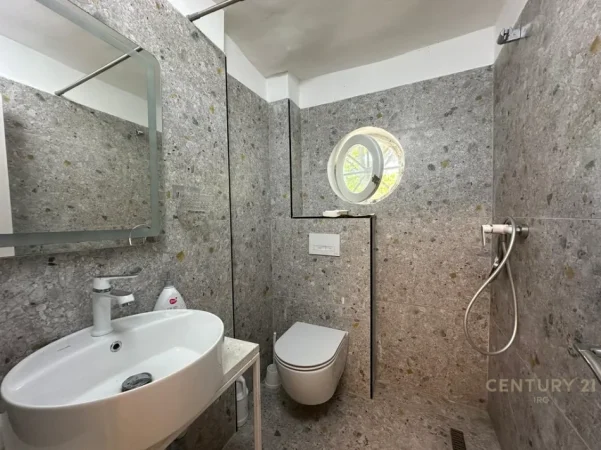 Tirane, jepet me qera apartament 1+1 Kati 1, 50 m² 600 € (zogu i zi)