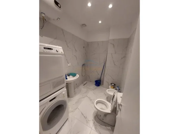 Tirane, jepet me qera apartament 1+1 Kati 0, 57 m² 500 € (Selite)