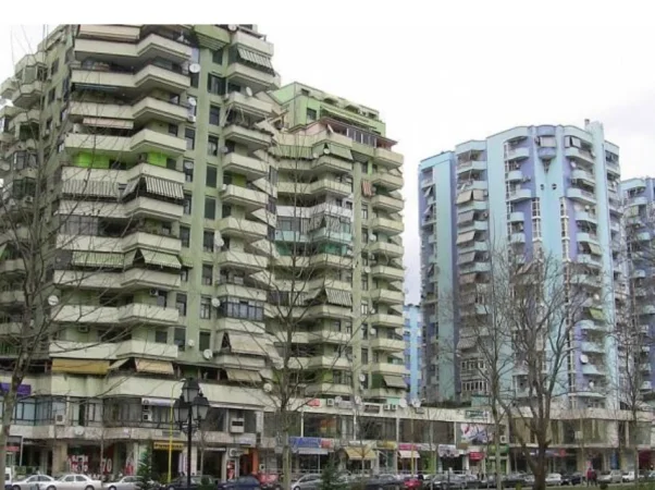 Tirane, jepet me qera zyre Kati 9, 110 m² 1.300 € (Ish Ekspozita)