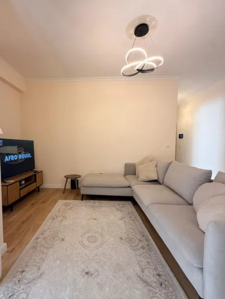 Tirane, jepet me qera apartament 2+1 , 90 m² 1.000 € 