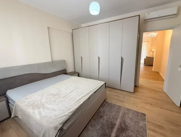 Tirane, jepet me qera apartament 2+1 , 90 m² 1.000 € 