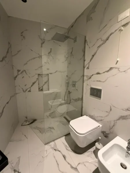 Tirane, jepet me qera apartament 2+1 Kati 6, 117 m² 2.300 € (LAKE VIEW RESIDENCE)