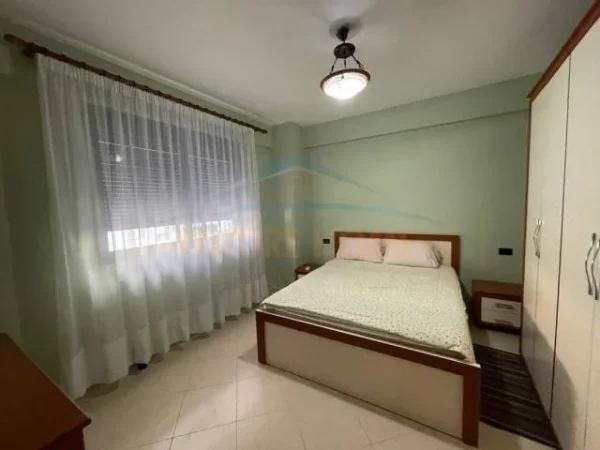 Tirane, jepet me qera apartament 3+1+BLK Kati 2, 145 m² 800 Euro (Rruga e Elbasanit)