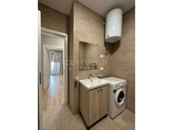 Tirane, jepet me qera apartament 78 m² 700 Euro