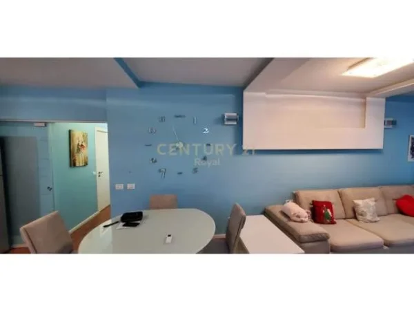 Tirane, jepet me qera apartament 102 m² 800 Euro