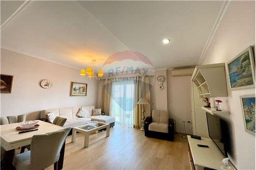 Tirane, jepet me qera apartament 1+1 Kati 7, 73 m² 550 Euro (Rruga e Kavajes)