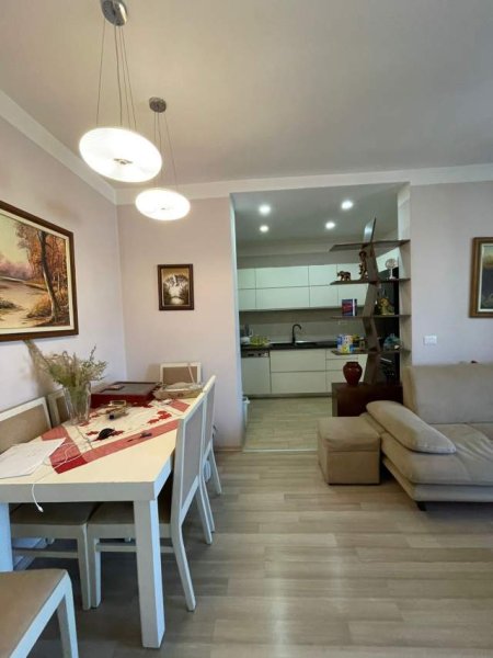 Tirane, shitet apartament 2+1+BLK 111 m² 222.000 Euro (Qender)