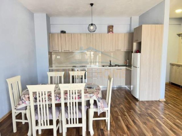 Tirane, jepet me qera apartament 2+1 Kati 6, 109 m² 500 Euro (Unaza e Re)