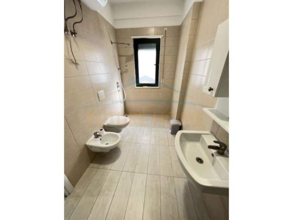 Tirane, jepet me qera apartament 2+1 Kati 6, 109 m² 500 Euro (Unaza e Re)