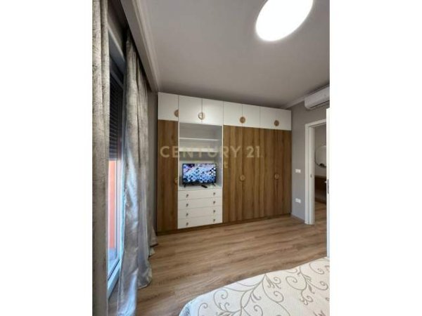 Tirane, jap me qera apartament 1+1 Kati 2, 78 m² 700 Euro (prane ring center)