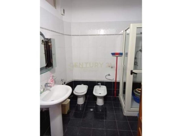 Durres, jepet me qera apartament 2+1 Kati 8, 107 m² 300 Euro