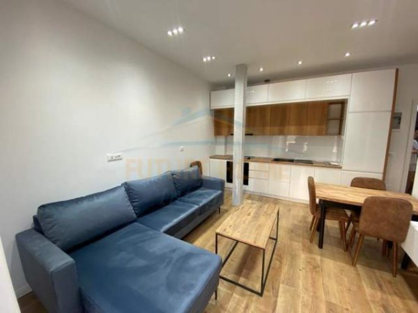 Tirane, jepet me qera apartament 2+1 Kati 12, 90 m² 750 Euro (Komuna e Parisit)