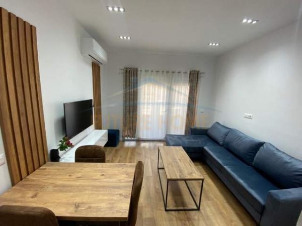 Tirane, jepet me qera apartament 2+1+BLK Kati 12, 90 m² 1.200 Euro (Komuna e Parisit)