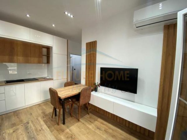 Tirane, jepet me qera apartament 2+1 Kati 12, 90 m² 750 Euro (Komuna e Parisit)
