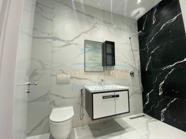 Tirane, jepet me qera apartament 2+1+BLK Kati 12, 90 m² 1.200 Euro (Komuna e Parisit)