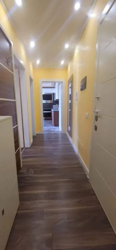 !!Dhene!!Durres, jepet me qera apartament 2+1+BLK Kati 7, 100 m² 350 Euro (Tek Drejtoria e Policise, Durres)