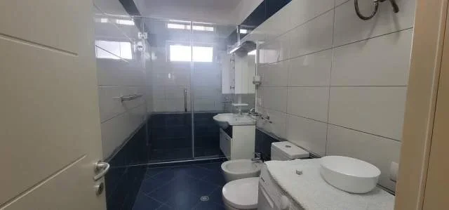 !!Dhene!!Durres, jepet me qera apartament 2+1+BLK Kati 7, 100 m² 350 Euro (Tek Drejtoria e Policise, Durres)