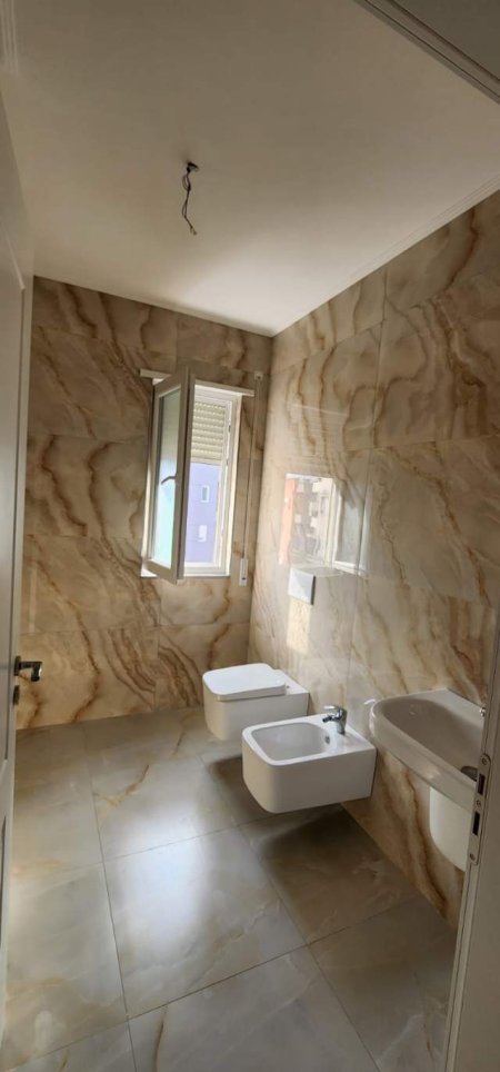 Tirane, shitet apartament 2+1+A+BLK Kati 9, 106 m² 1.100 Euro/m2 (Vila L2)