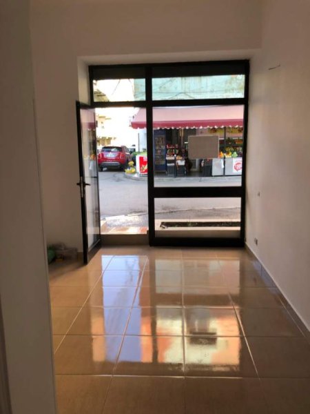 Tirane, jepet me qera dyqan Kati 0, 30 m² 350 Euro (21 dhjetori)