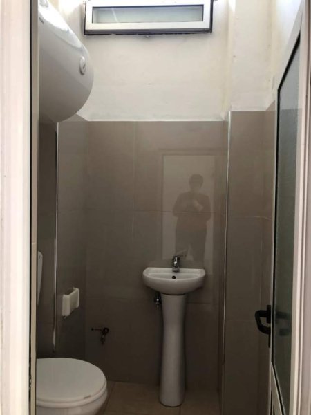 Tirane, jepet me qera dyqan Kati 0, 30 m² 350 Euro (21 dhjetori)