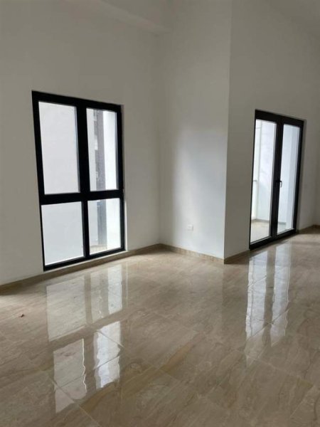 Tirane, jepet me qera ambjent biznesi Kati 1, 110 m² 1.200 Euro (Farmacia 10)