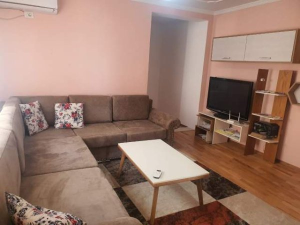 Tirane, jepet me qera apartament Kati 5, 70 m² 450 Euro (rruga Durrsit)