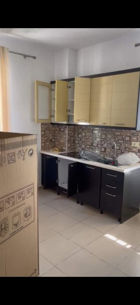 Tirane, jepet me qera apartament 1+1 Kati 1, 65 m² 400 Euro (5 maj)