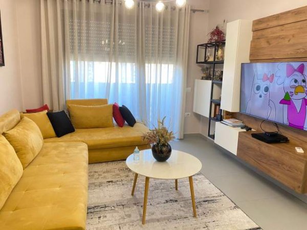 Tirane, jepet me qera apartament 1+1+BLK Kati 4, 70 m² 700 Euro (Stadiumi Dinamo)