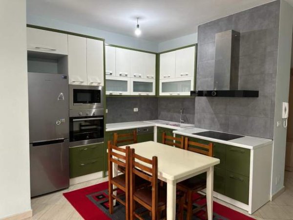 Tirane, jepet me qera apartament 2+1+BLK Kati 3, 95 m² 700 Euro (Harry Fultz)