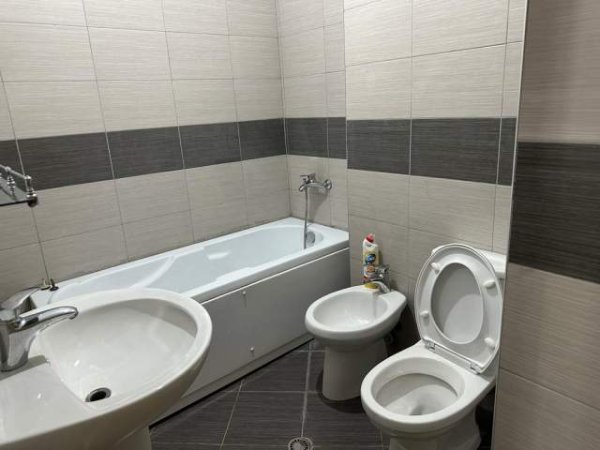 Tirane, jepet me qera apartament 2+1+BLK Kati 3, 95 m² 700 Euro (Harry Fultz)