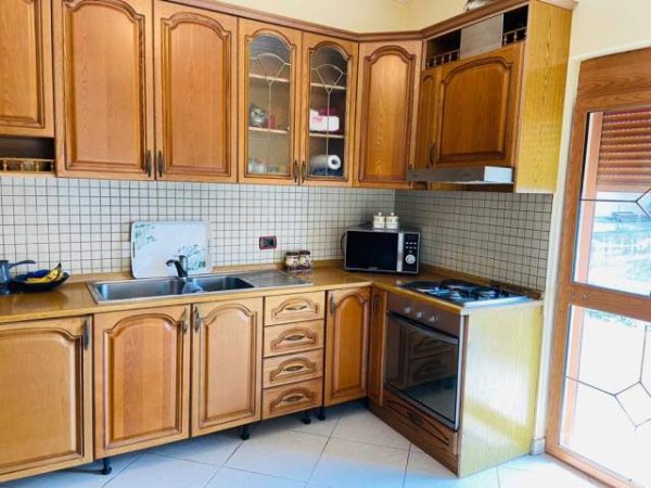 Tirane, jepet me qera apartament 2+1+BLK Kati 2, 140 m² 350 Euro (dalip topi)