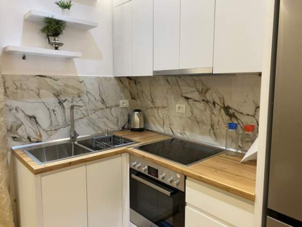 Tirane, jepet me qera apartament 1+1+BLK Kati 3, 65 m² 500 Euro (komuna e parisit)