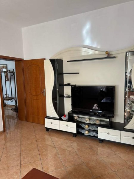 Tirane, jepet me qera apartament 1+1+BLK Kati 3, 70 m² 45.000 Leke