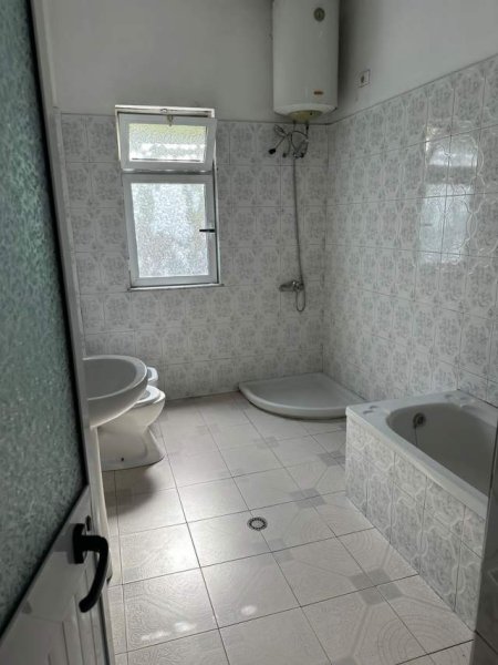 Tirane, jepet me qera apartament 1+1+BLK Kati 3, 70 m² 45.000 Leke