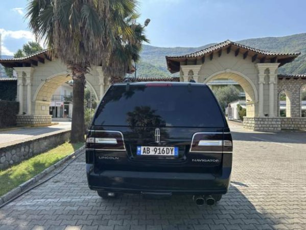 Tirane, shitet xhip Lincoln Navigator Viti 2007,