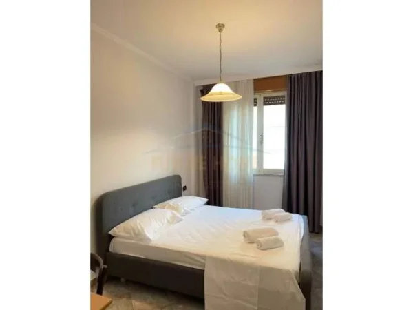 Tirane, jepet me qera apartament 2+1 Kati 4, 630 Euro (Myslym Shyri)