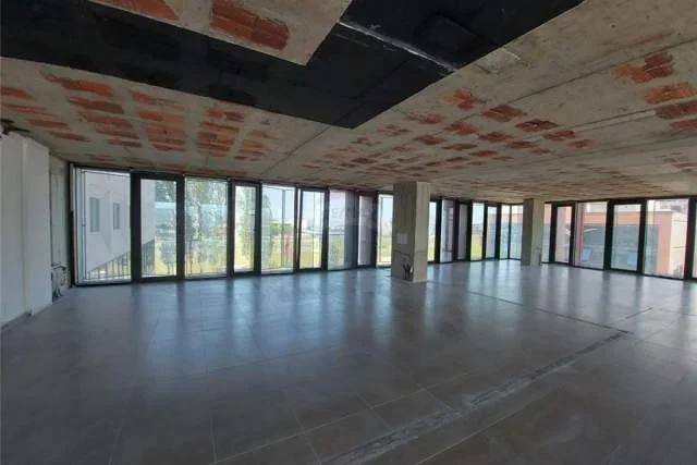 Tirane, jepet me qera ambjent biznesi Kati 7, 577 m² 4.000  (te Casa Italia) Rekomandohet per biznes call center, zyra pune, etj