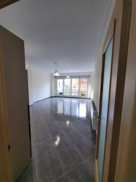 Tirane, jepet me qera apartament 2+1+BLK Kati 2, 110 m² 600 Euro (Pazari i ri)