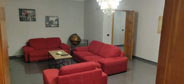 Tirane, jepet me qera apartament 2+1+BLK Kati 2, 130 m² 700 Euro (Rruga Fortuzi)